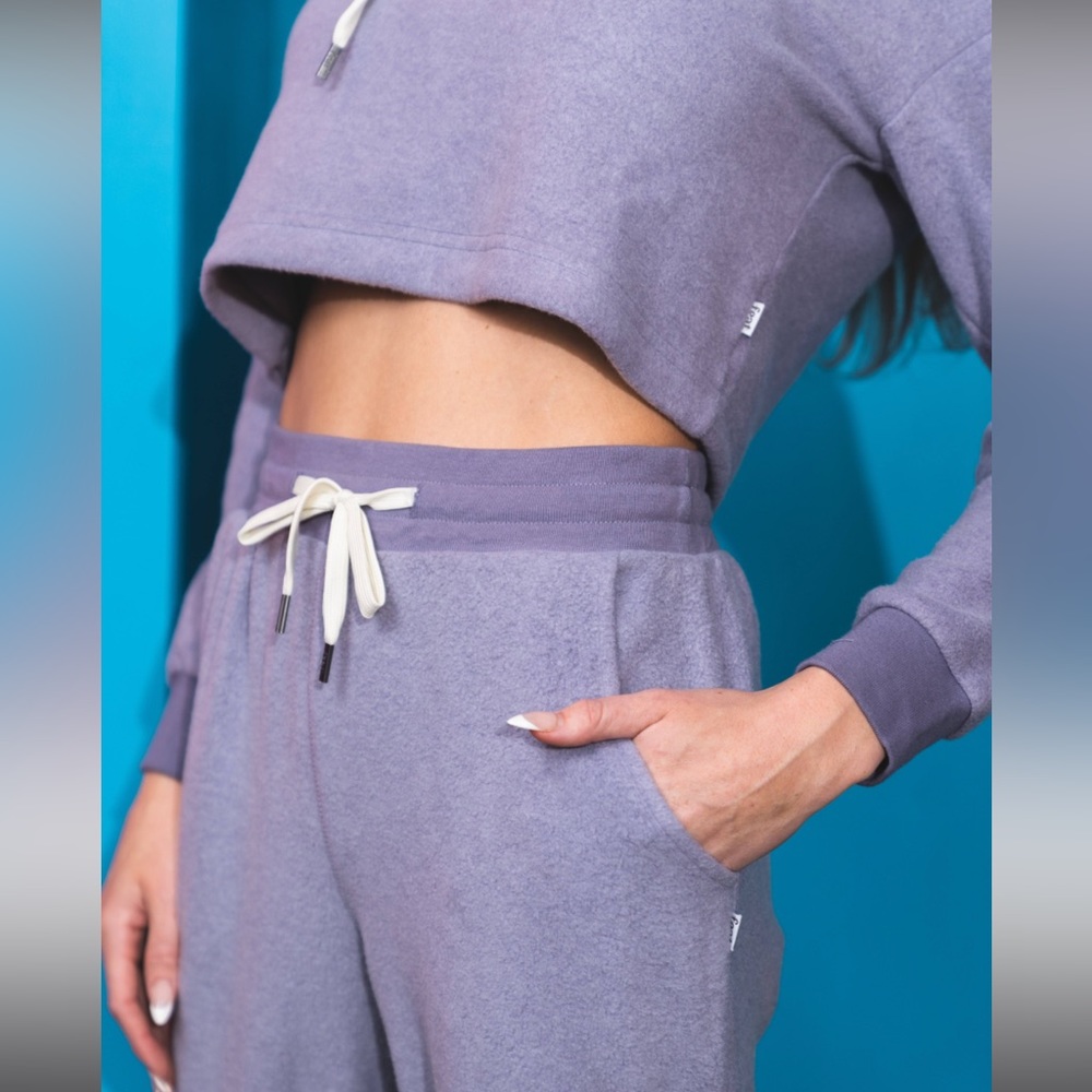 ⚡️CLEAR OUT SALE⚡️ NWT feat BlanketBlend Crop Hoodie